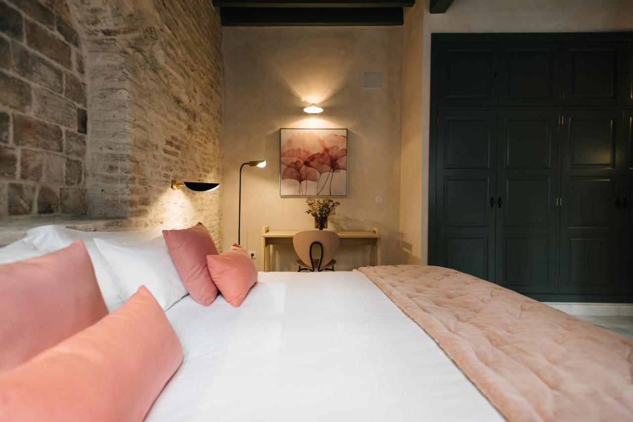 Rocio Suites Apartments Seville Room photo